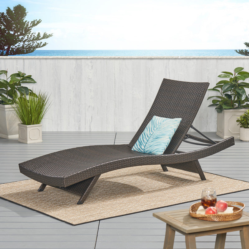 [Ship to Canada Only] Salem Wicker Chaise Lounge