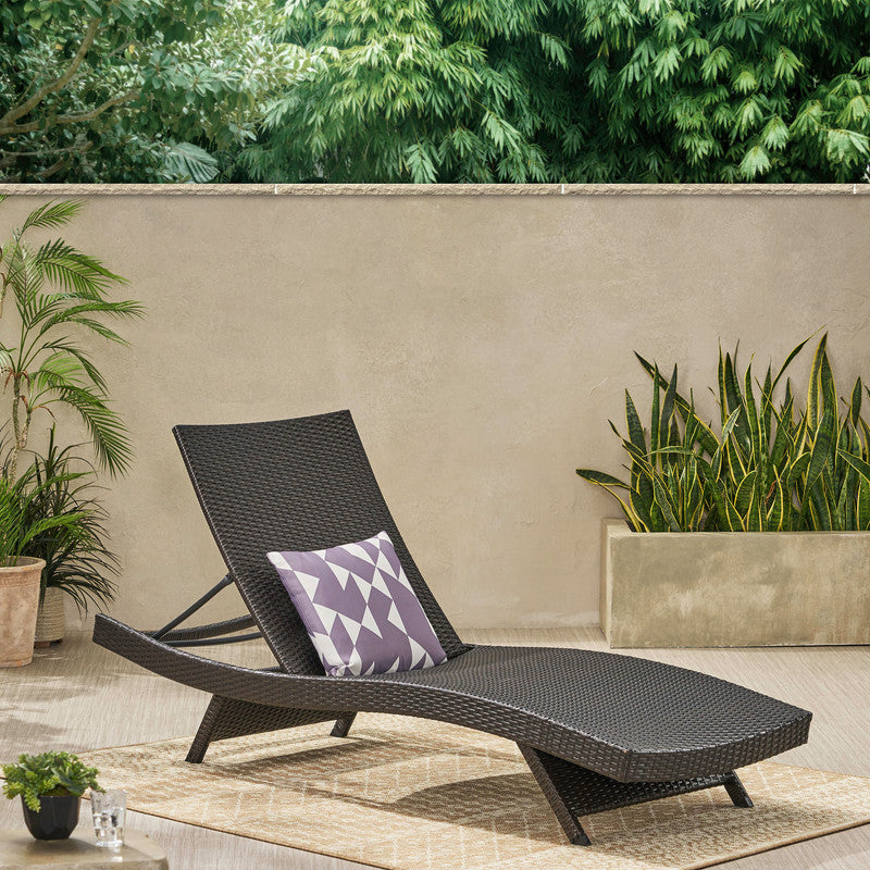 [Ship to Canada Only] Salem Wicker Chaise Lounge