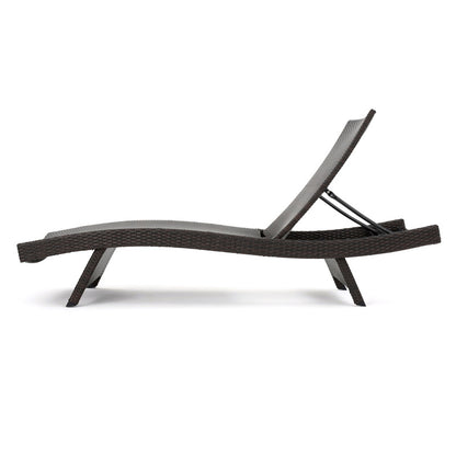 [Ship to Canada Only] Salem Wicker Chaise Lounge